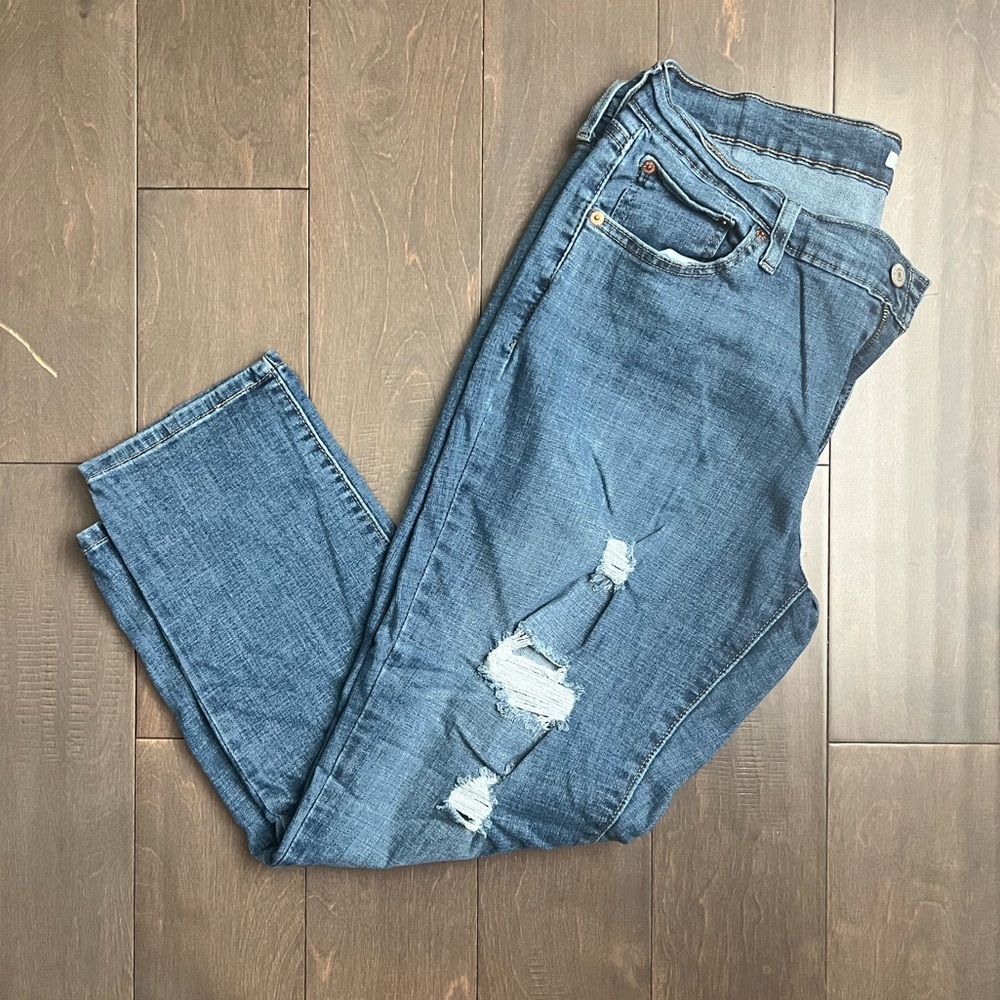 Levi’s Distressed Boyfriend Jeans
